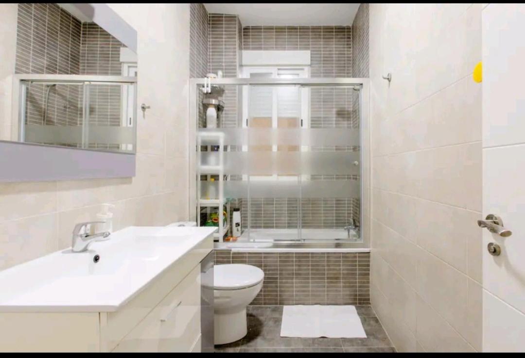 Comoda Habitacion Madrid Exterior foto