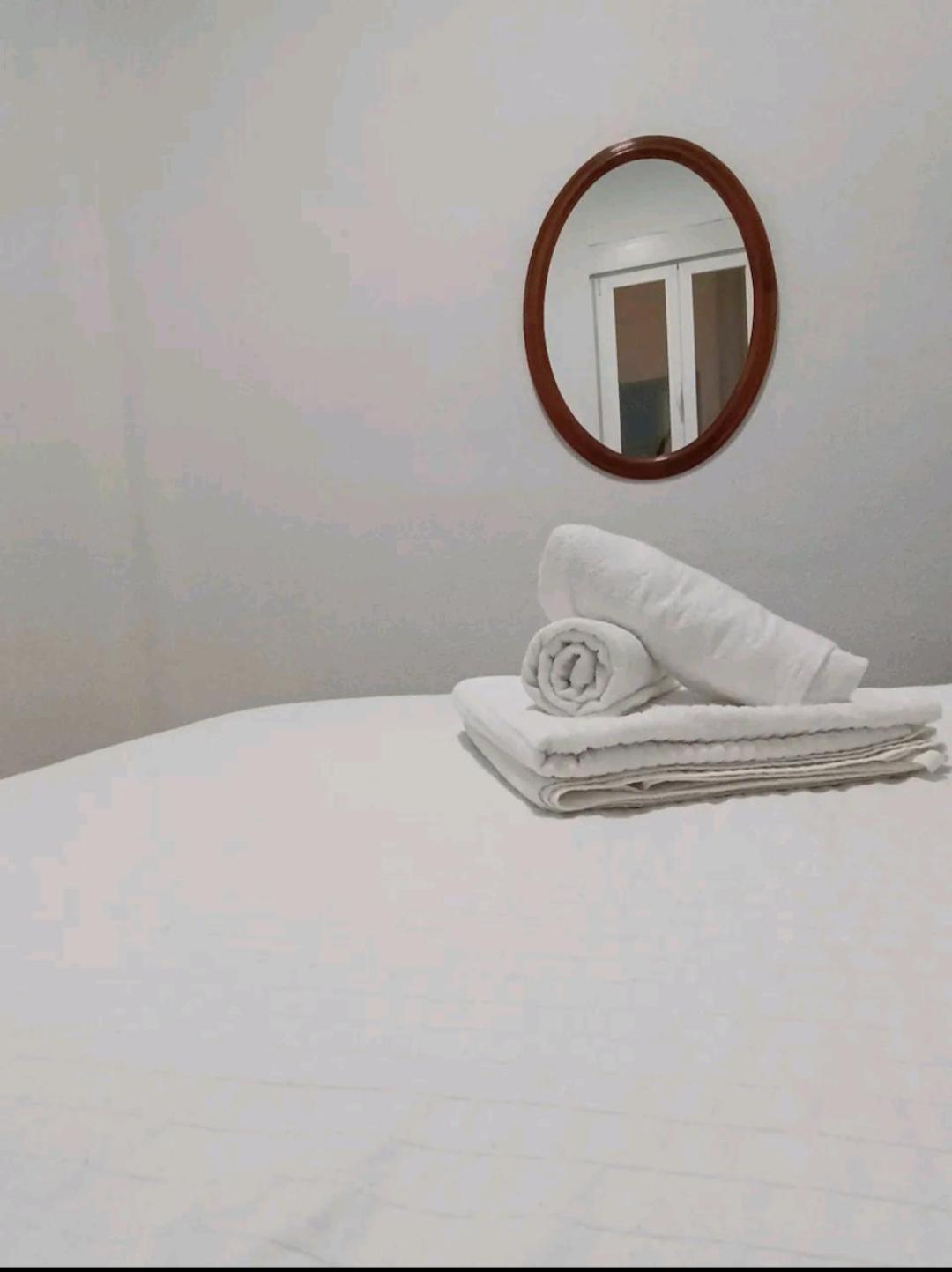 Comoda Habitacion Madrid Exterior foto
